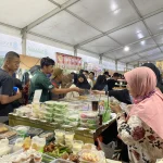 Ramadan Tiba, Halaman Masjid Raya Mujahidin Pontianak Jadi Arena ‘War Takjil’