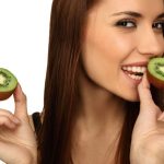 Makan Kiwi Dengan Kulitnya: Rahasia Kesehatan Tak Terduga!