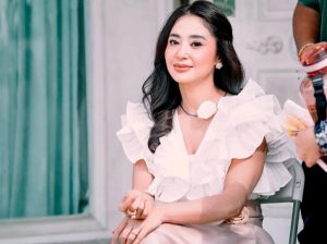 Keputusan Mengejutkan! Dewi Perssik Kuliah Di Usia 40 Tahun