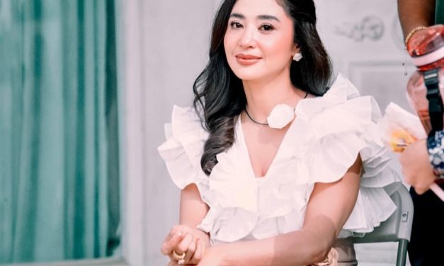 Keputusan Mengejutkan! Dewi Perssik Kuliah Di Usia 40 Tahun