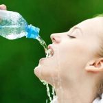 Hoax Atau Fakta? Kebanyakan Minum Air Bisa Merusak Ginjal!