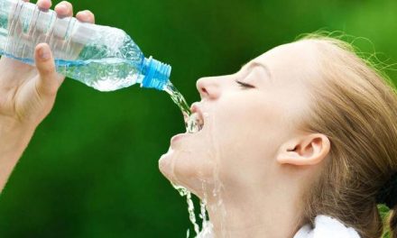 Hoax Atau Fakta? Kebanyakan Minum Air Bisa Merusak Ginjal!