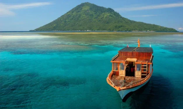 Keindahan Pulau Manado Tua: Surga Tersembunyi Di Manado
