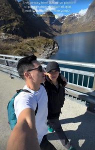 Anniversary Ke-20 Nana Mirdad & Andrew: Hiking Romantis