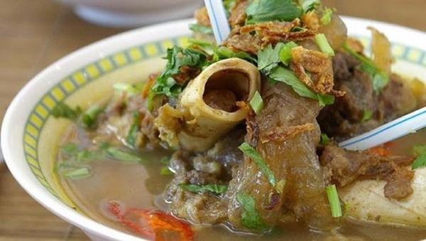 Sop Sumsum, Kuliner Legendaris Yang Cocok Untuk Musim Hujan