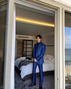 Elegan Dan Menawan, Byeon Woo Seok Pamer Aura Karismatik