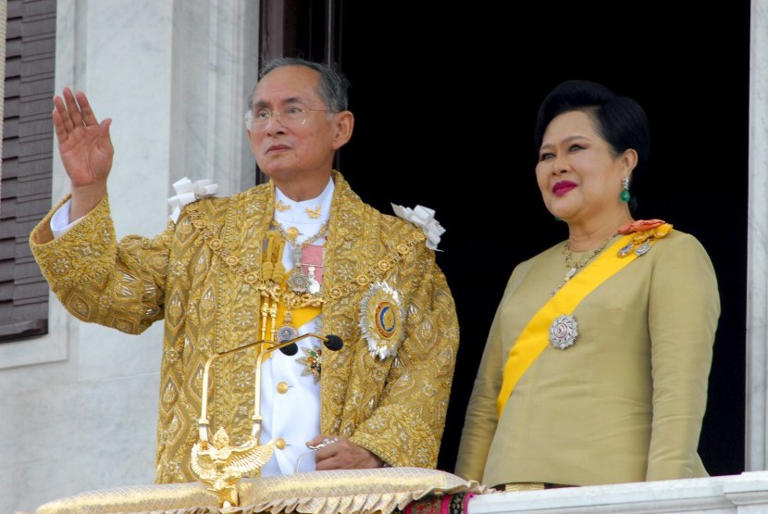 Tak Tergoyahkan! Ikatan Kuat Cinta Raja Bhumibol Dan Ratu Sirikit