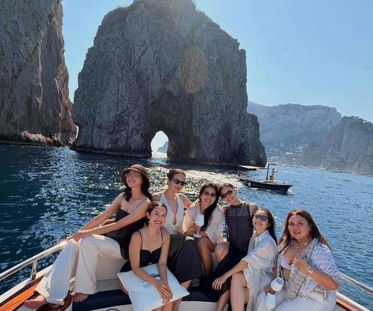 Healing Ke Italia, Enzy Storia & Teman-Teman Stylish Naik Yacht