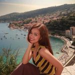 Rebecca Klopper Dan Sentuhan Elegan Liburan Di French Riviera