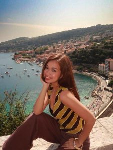 Rebecca Klopper Dan Sentuhan Elegan Liburan Di French Riviera