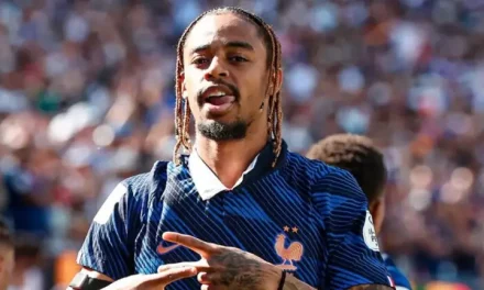 PSG Tutup Pintu! Bradley Barcola Tak Tersentuh Tawaran Liverpool