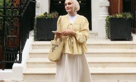 Makin Cerah! Intip Inspirasi Padu Padan Baju Warna Kuning