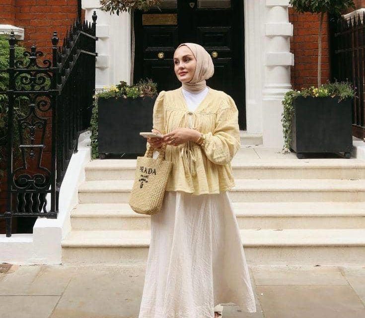 Makin Cerah! Intip Inspirasi Padu Padan Baju Warna Kuning