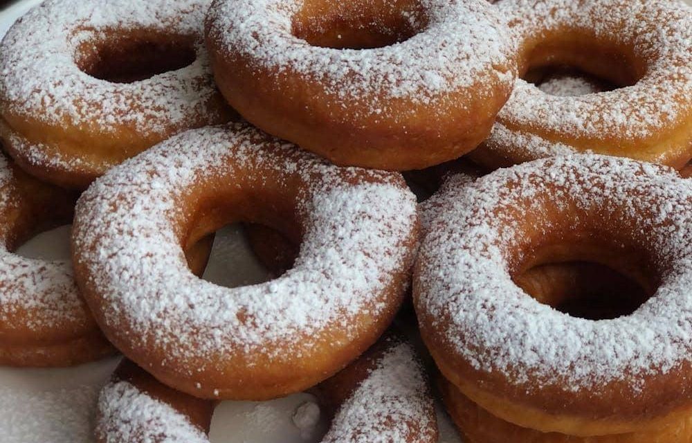 Gurih Maksimal! Donat Kampung Dengan Taburan Gula Halus
