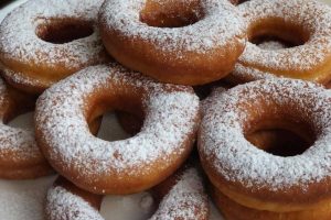 Gurih Maksimal! Donat Kampung Dengan Taburan Gula Halus