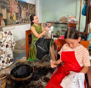 Liburan Edukasi Olivia Jensen & Anak Di Cirebon: Belajar Budaya